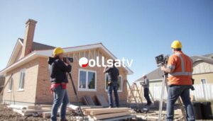 Ekipa programu Nasz Nowy Dom podczas remontu finansowanego przez Telewizję Polsat